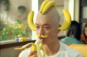 japanese_banana_man_gif__click__by_callmelyra-d6q60bd